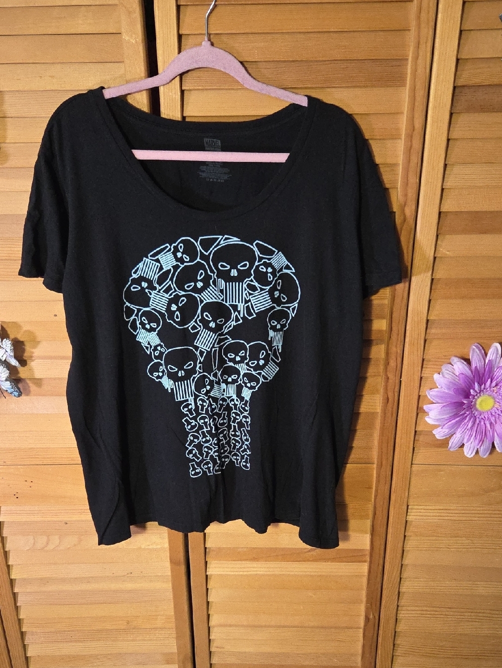 Marvel Black Short-Sleeve Punisher Tee with Light Blue Skull Cluster